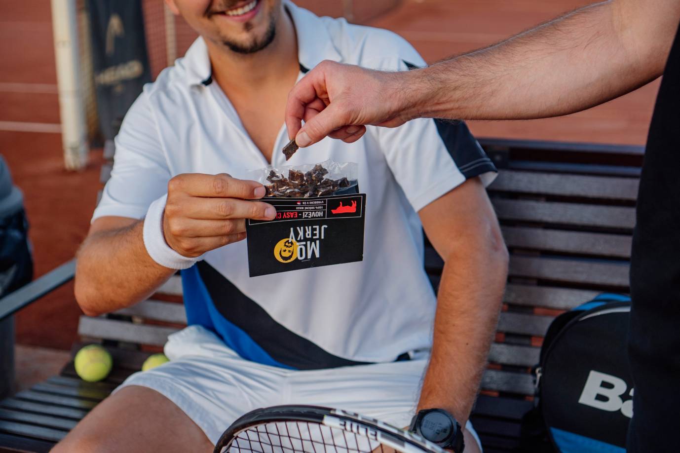 MO jerky sušené maso tenis